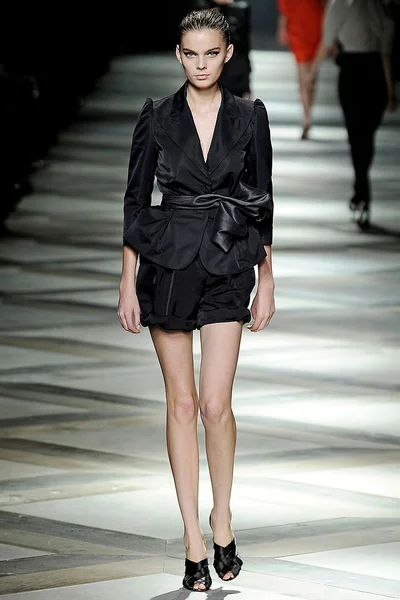 Look 9